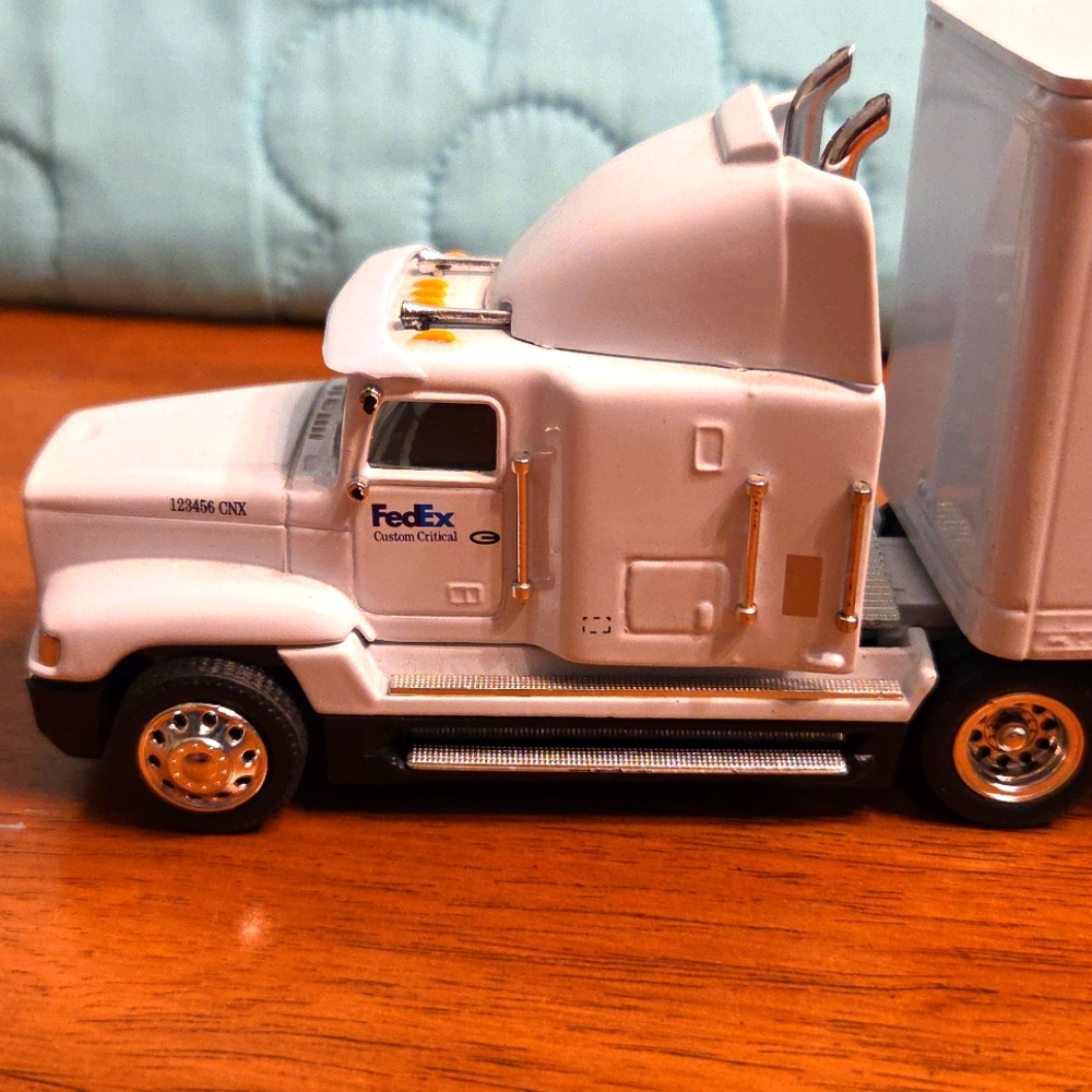 Rare Tonkin Replicas Fed Ex Custom Critical Tractor Trailer Semi 48' Dry Van - Picture 2 of 12